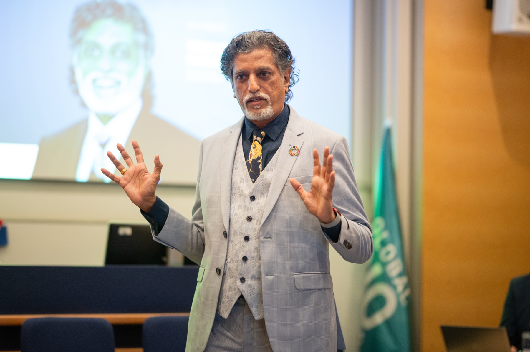 Venki Mahadevan speaking to a leadership audience